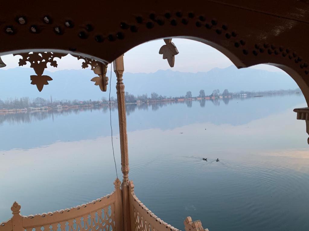 Готель Yadgaar Houseboats Срінагар Екстер'єр фото