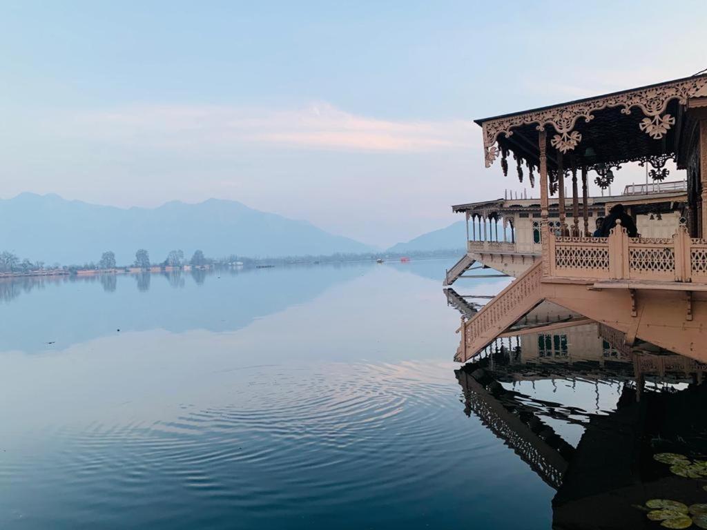 Готель Yadgaar Houseboats Срінагар Екстер'єр фото