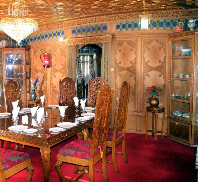 Готель Yadgaar Houseboats Срінагар Екстер'єр фото