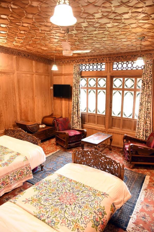 Готель Yadgaar Houseboats Срінагар Екстер'єр фото